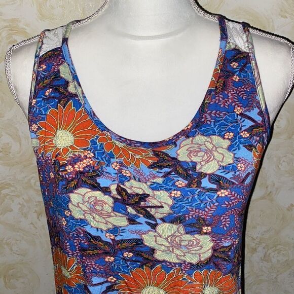 NWOT! Gilli Floral/Lace Tank Top - Picture 2 of 14